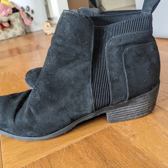 Generic Black Faux Suede Booties - Picture 4 of 4